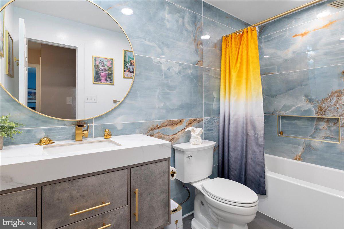 12183 HOLLY KNOLL CIR, GREAT FALLS, Virginia 22066, 4 Bedrooms Bedrooms, ,3 BathroomsBathrooms,Residential,For sale,12183 HOLLY KNOLL CIR,VAFX2292600 MLS # VAFX2292600