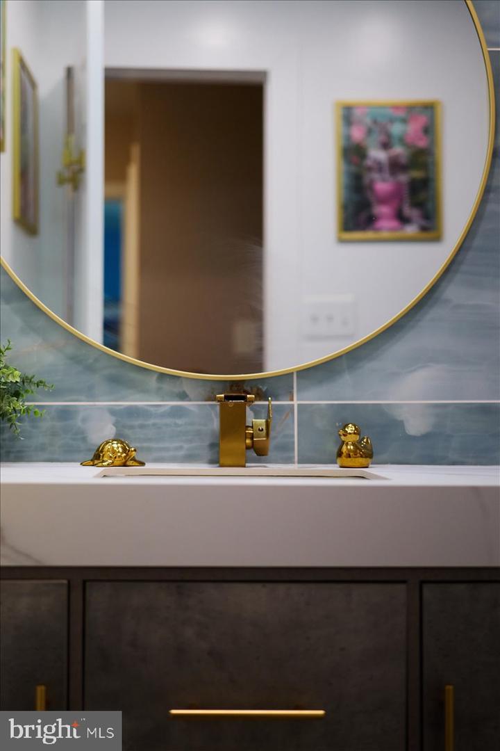 12183 HOLLY KNOLL CIR, GREAT FALLS, Virginia 22066, 4 Bedrooms Bedrooms, ,3 BathroomsBathrooms,Residential,For sale,12183 HOLLY KNOLL CIR,VAFX2292600 MLS # VAFX2292600