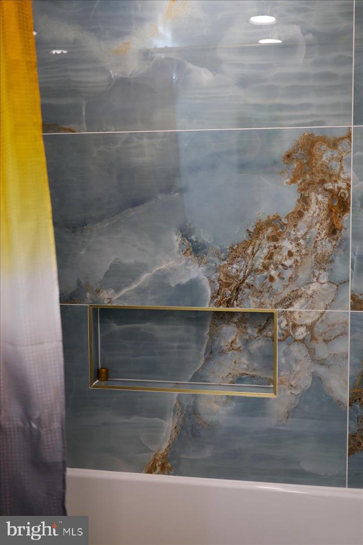 12183 HOLLY KNOLL CIR, GREAT FALLS, Virginia 22066, 4 Bedrooms Bedrooms, ,3 BathroomsBathrooms,Residential,For sale,12183 HOLLY KNOLL CIR,VAFX2292600 MLS # VAFX2292600