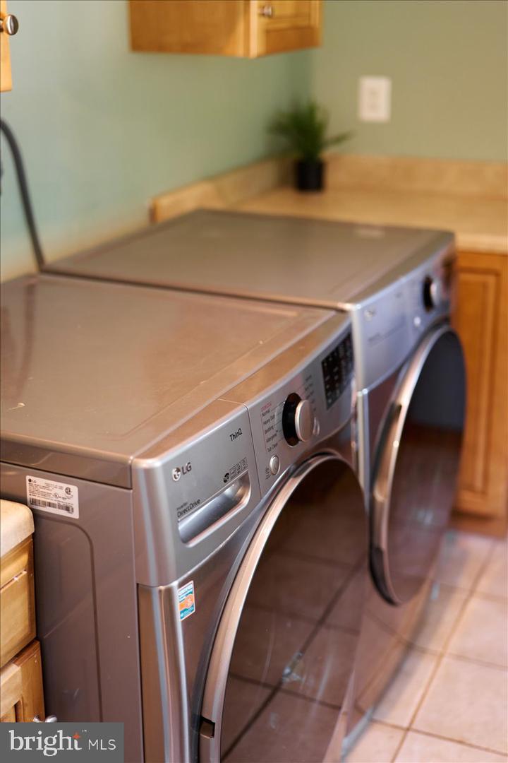 12183 HOLLY KNOLL CIR, GREAT FALLS, Virginia 22066, 4 Bedrooms Bedrooms, ,3 BathroomsBathrooms,Residential,For sale,12183 HOLLY KNOLL CIR,VAFX2292600 MLS # VAFX2292600