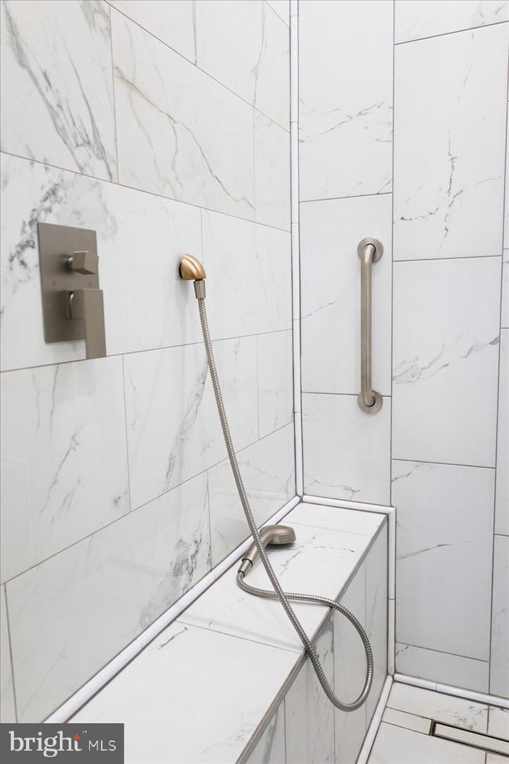 12183 HOLLY KNOLL CIR, GREAT FALLS, Virginia 22066, 4 Bedrooms Bedrooms, ,3 BathroomsBathrooms,Residential,For sale,12183 HOLLY KNOLL CIR,VAFX2292600 MLS # VAFX2292600