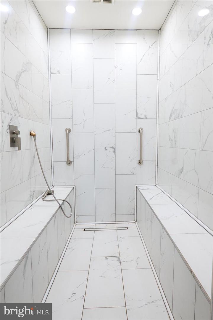 12183 HOLLY KNOLL CIR, GREAT FALLS, Virginia 22066, 4 Bedrooms Bedrooms, ,3 BathroomsBathrooms,Residential,For sale,12183 HOLLY KNOLL CIR,VAFX2292600 MLS # VAFX2292600