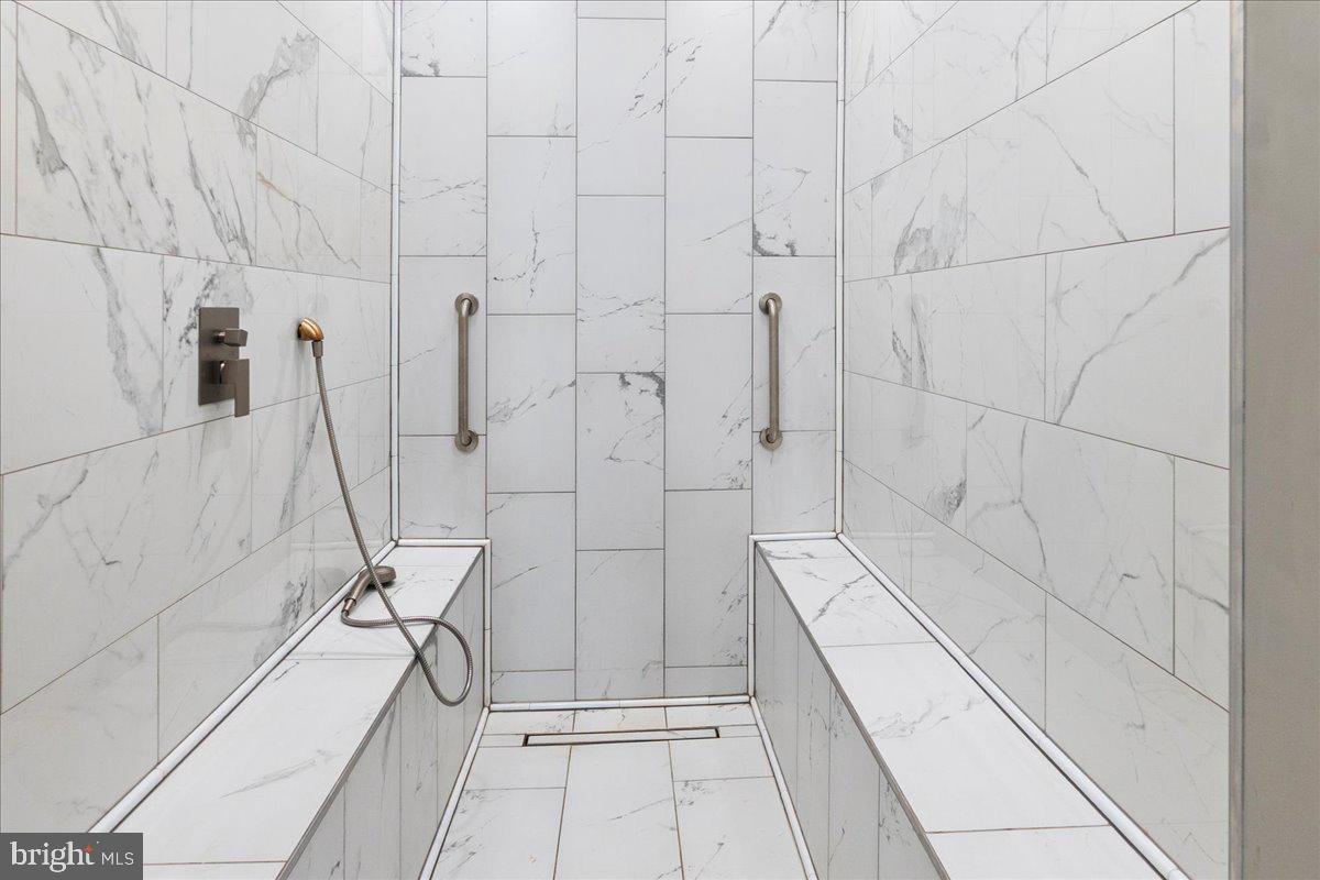 12183 HOLLY KNOLL CIR, GREAT FALLS, Virginia 22066, 4 Bedrooms Bedrooms, ,3 BathroomsBathrooms,Residential,For sale,12183 HOLLY KNOLL CIR,VAFX2292600 MLS # VAFX2292600