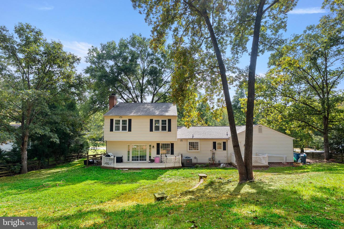 12183 HOLLY KNOLL CIR, GREAT FALLS, Virginia 22066, 4 Bedrooms Bedrooms, ,3 BathroomsBathrooms,Residential,For sale,12183 HOLLY KNOLL CIR,VAFX2292600 MLS # VAFX2292600