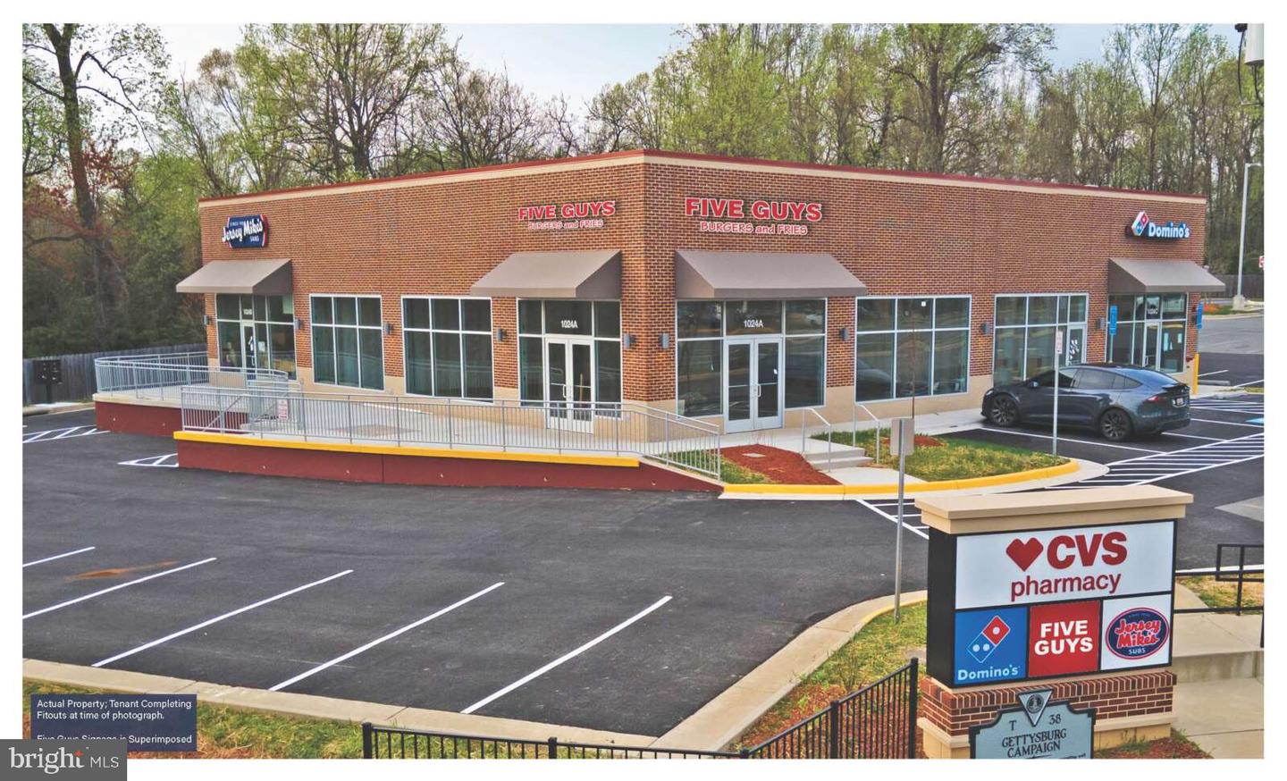 12183 HOLLY KNOLL CIR, GREAT FALLS, Virginia 22066, 4 Bedrooms Bedrooms, ,3 BathroomsBathrooms,Residential,For sale,12183 HOLLY KNOLL CIR,VAFX2292600 MLS # VAFX2292600