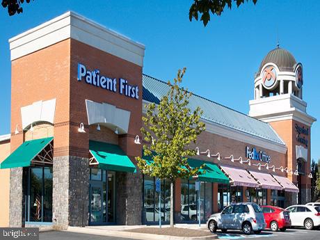 12183 HOLLY KNOLL CIR, GREAT FALLS, Virginia 22066, 4 Bedrooms Bedrooms, ,3 BathroomsBathrooms,Residential,For sale,12183 HOLLY KNOLL CIR,VAFX2292600 MLS # VAFX2292600