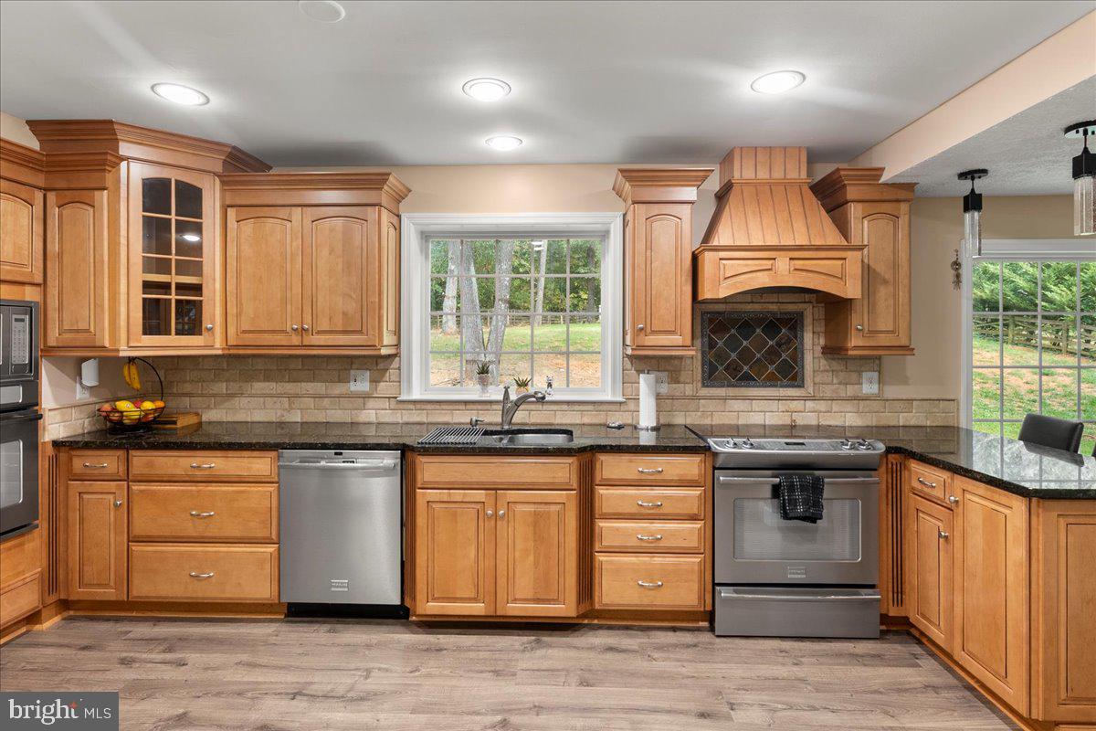 12183 HOLLY KNOLL CIR, GREAT FALLS, Virginia 22066, 4 Bedrooms Bedrooms, ,3 BathroomsBathrooms,Residential,For sale,12183 HOLLY KNOLL CIR,VAFX2292600 MLS # VAFX2292600