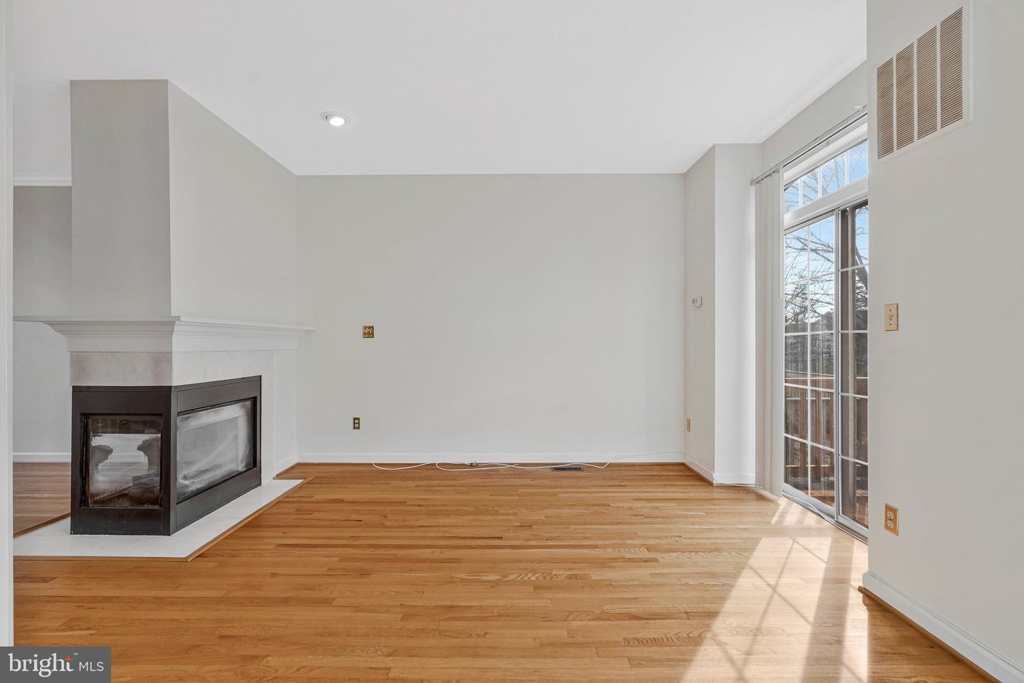 20572 WILLOUGHBY SQ, STERLING, Virginia 20165, 3 Bedrooms Bedrooms, ,2 BathroomsBathrooms,Residential,For sale,20572 WILLOUGHBY SQ,VALO2116896 MLS # VALO2116896