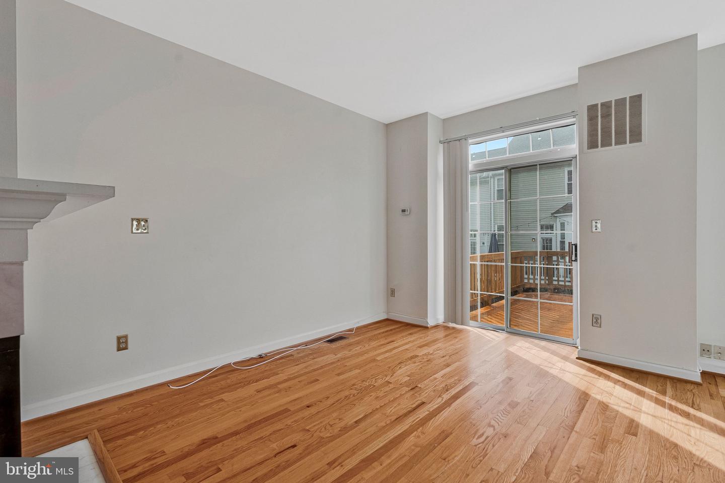 20572 WILLOUGHBY SQ, STERLING, Virginia 20165, 3 Bedrooms Bedrooms, ,2 BathroomsBathrooms,Residential,For sale,20572 WILLOUGHBY SQ,VALO2116896 MLS # VALO2116896