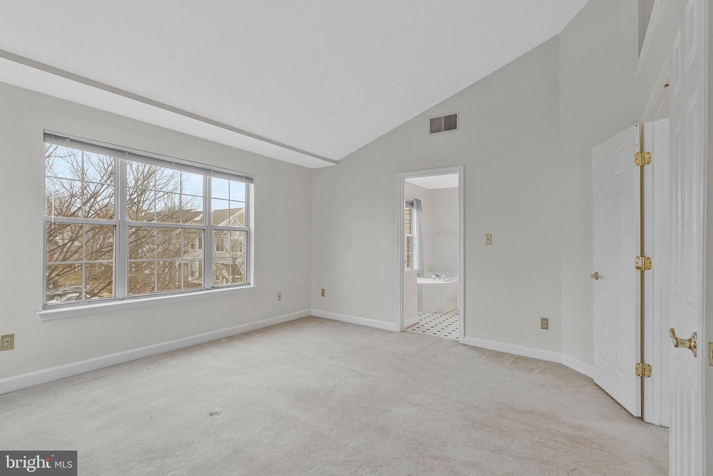 20572 WILLOUGHBY SQ, STERLING, Virginia 20165, 3 Bedrooms Bedrooms, ,2 BathroomsBathrooms,Residential,For sale,20572 WILLOUGHBY SQ,VALO2116896 MLS # VALO2116896