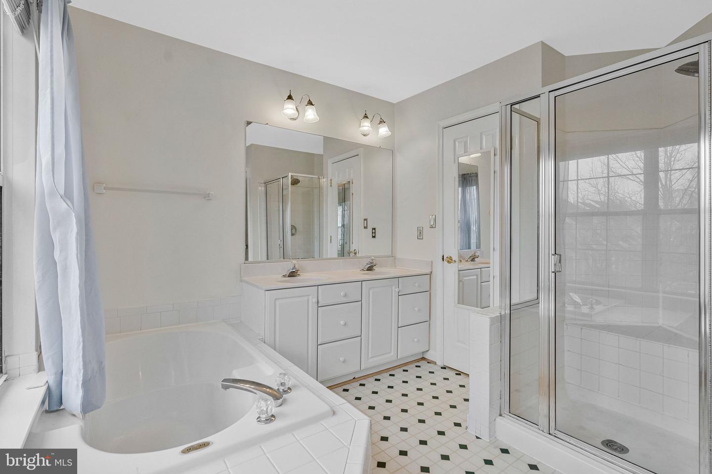 20572 WILLOUGHBY SQ, STERLING, Virginia 20165, 3 Bedrooms Bedrooms, ,2 BathroomsBathrooms,Residential,For sale,20572 WILLOUGHBY SQ,VALO2116896 MLS # VALO2116896