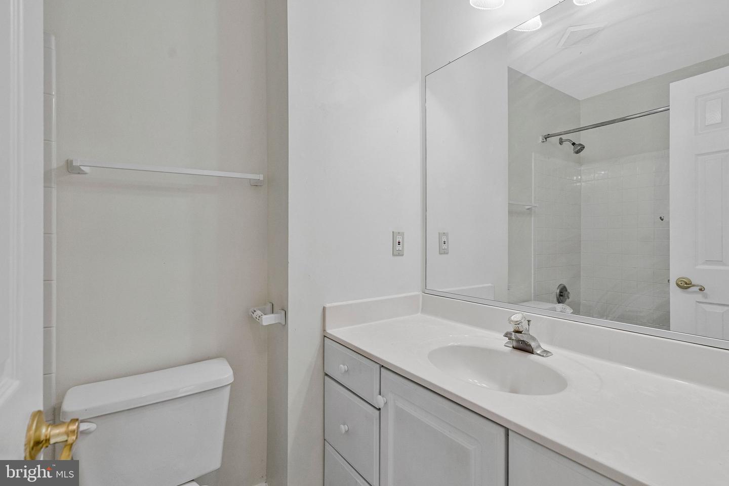 20572 WILLOUGHBY SQ, STERLING, Virginia 20165, 3 Bedrooms Bedrooms, ,2 BathroomsBathrooms,Residential,For sale,20572 WILLOUGHBY SQ,VALO2116896 MLS # VALO2116896