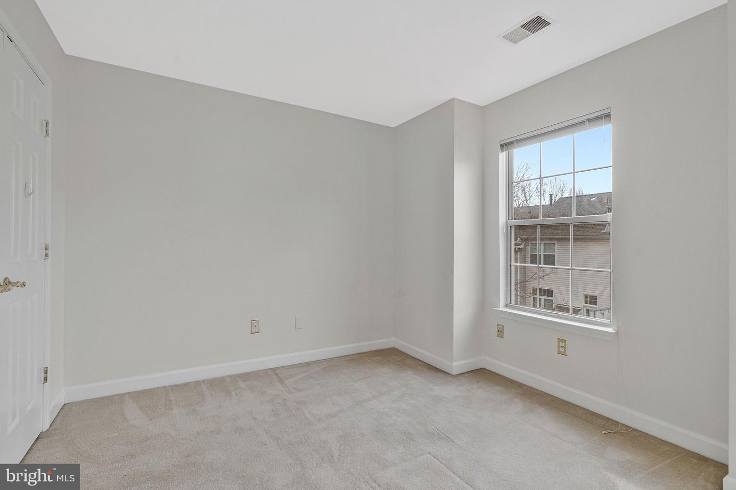 20572 WILLOUGHBY SQ, STERLING, Virginia 20165, 3 Bedrooms Bedrooms, ,2 BathroomsBathrooms,Residential,For sale,20572 WILLOUGHBY SQ,VALO2116896 MLS # VALO2116896