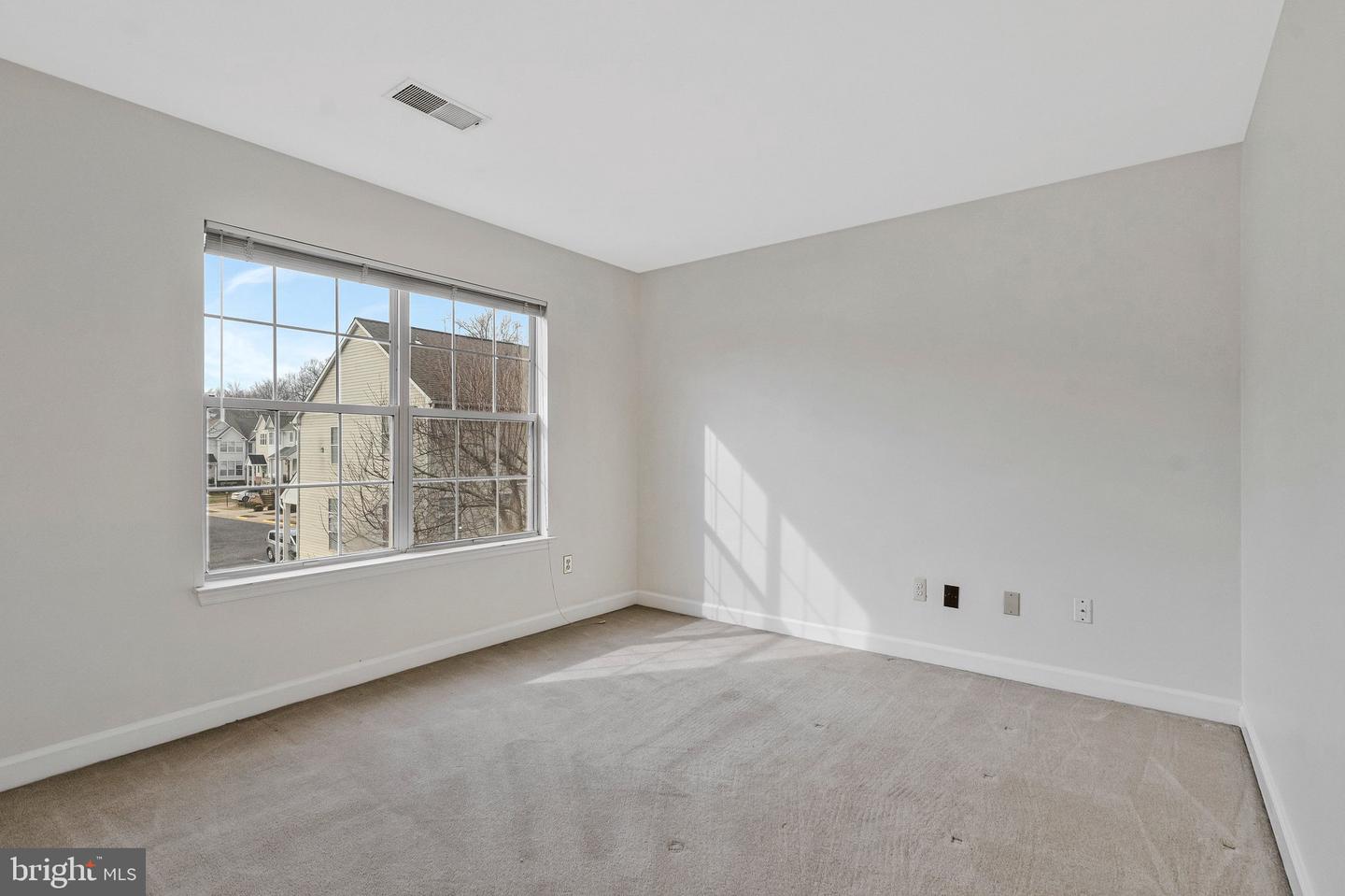 20572 WILLOUGHBY SQ, STERLING, Virginia 20165, 3 Bedrooms Bedrooms, ,2 BathroomsBathrooms,Residential,For sale,20572 WILLOUGHBY SQ,VALO2116896 MLS # VALO2116896