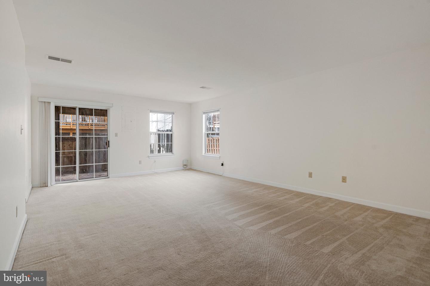 20572 WILLOUGHBY SQ, STERLING, Virginia 20165, 3 Bedrooms Bedrooms, ,2 BathroomsBathrooms,Residential,For sale,20572 WILLOUGHBY SQ,VALO2116896 MLS # VALO2116896