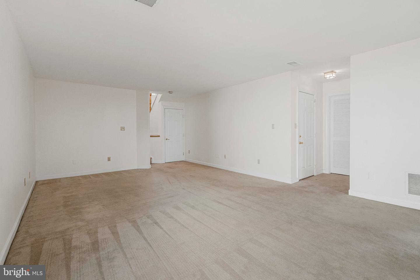 20572 WILLOUGHBY SQ, STERLING, Virginia 20165, 3 Bedrooms Bedrooms, ,2 BathroomsBathrooms,Residential,For sale,20572 WILLOUGHBY SQ,VALO2116896 MLS # VALO2116896