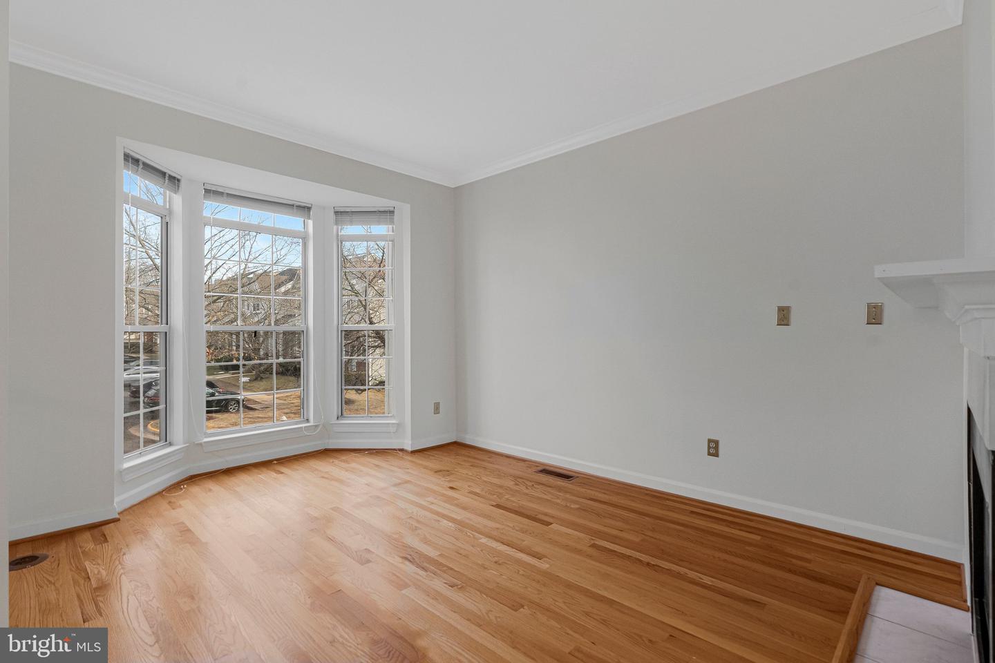 20572 WILLOUGHBY SQ, STERLING, Virginia 20165, 3 Bedrooms Bedrooms, ,2 BathroomsBathrooms,Residential,For sale,20572 WILLOUGHBY SQ,VALO2116896 MLS # VALO2116896