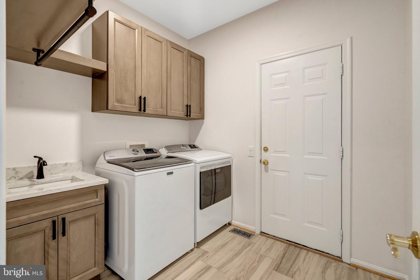 9600 NUTHATCH DR, FAIRFAX STATION, Virginia 22039, 4 Bedrooms Bedrooms, ,2 BathroomsBathrooms,Residential,For sale,9600 NUTHATCH DR,VAFX2293590 MLS # VAFX2293590