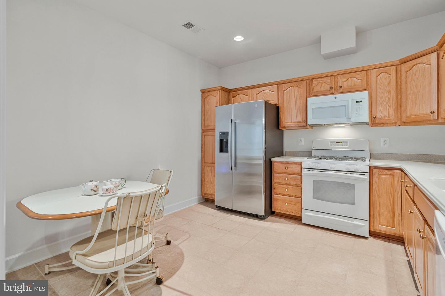 44442 OAKMONT MANOR SQ, ASHBURN, Virginia 20147, 2 Bedrooms Bedrooms, ,2 BathroomsBathrooms,Residential,For sale,44442 OAKMONT MANOR SQ,VALO2117202 MLS # VALO2117202