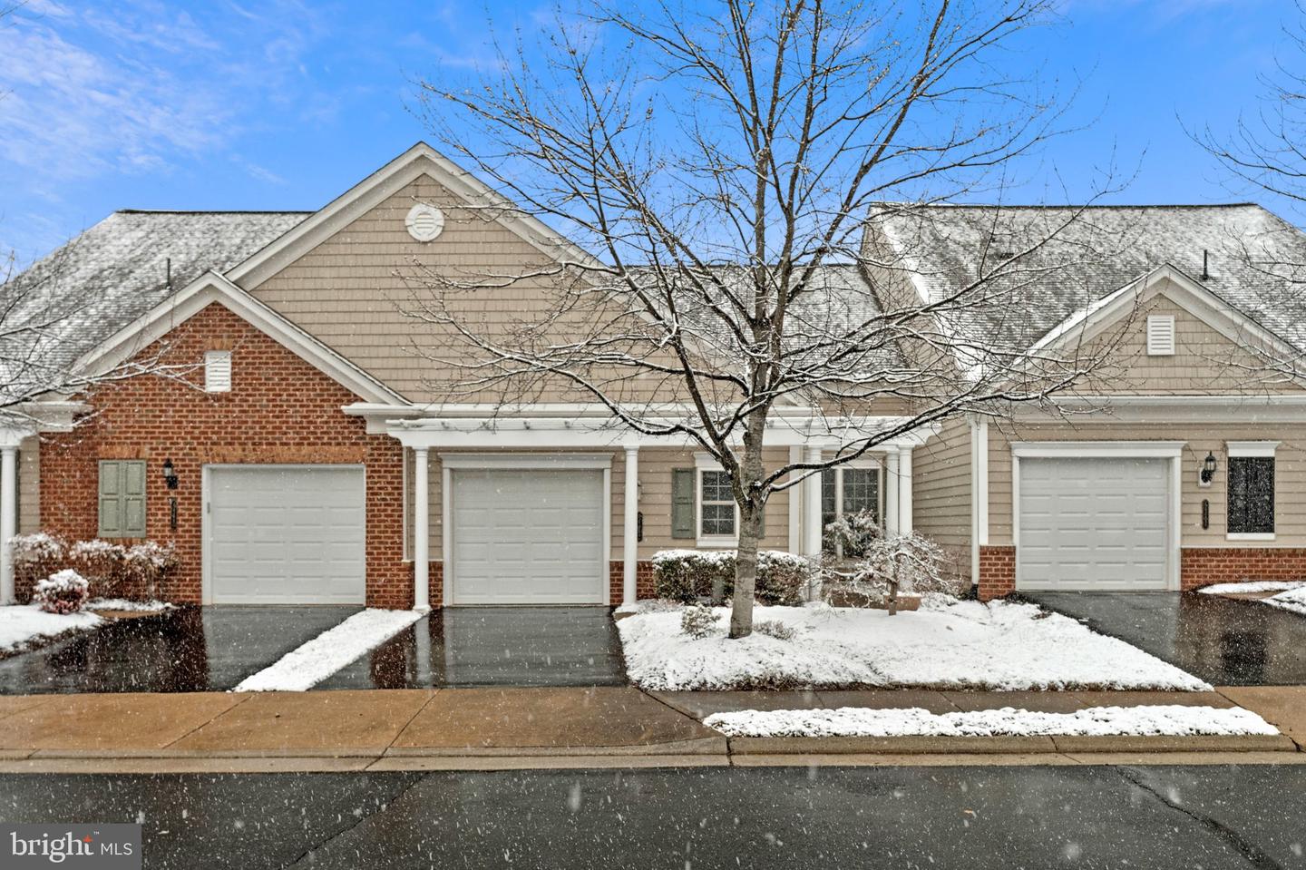 44442 OAKMONT MANOR SQ, ASHBURN, Virginia 20147, 2 Bedrooms Bedrooms, ,2 BathroomsBathrooms,Residential,For sale,44442 OAKMONT MANOR SQ,VALO2117202 MLS # VALO2117202