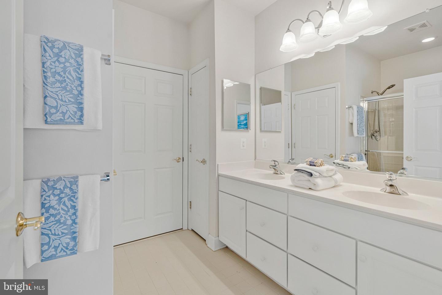 44442 OAKMONT MANOR SQ, ASHBURN, Virginia 20147, 2 Bedrooms Bedrooms, ,2 BathroomsBathrooms,Residential,For sale,44442 OAKMONT MANOR SQ,VALO2117202 MLS # VALO2117202