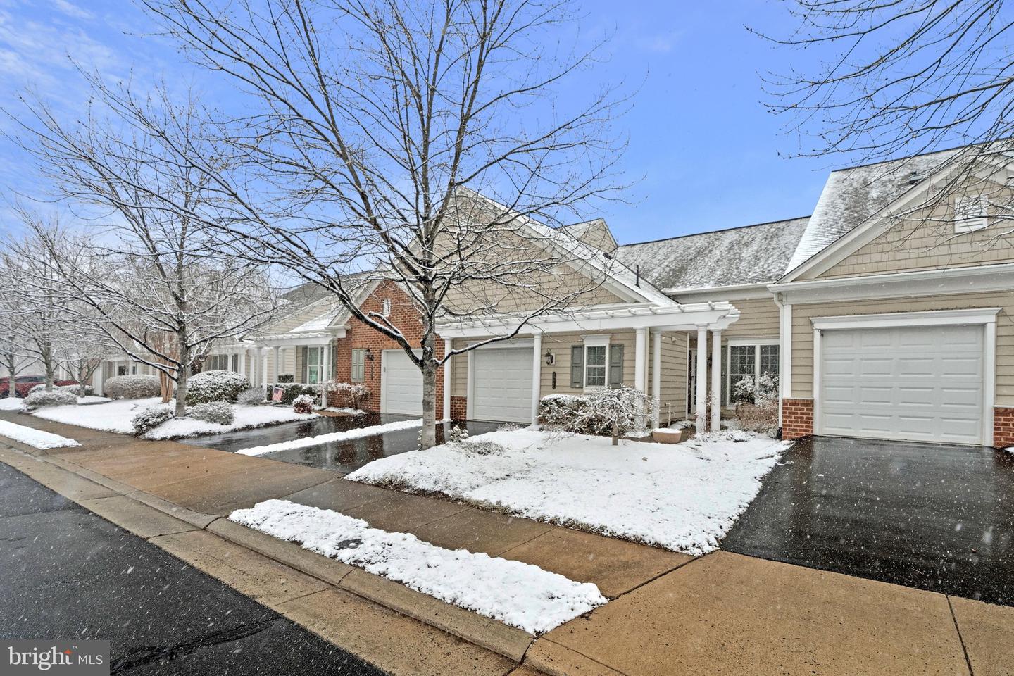 44442 OAKMONT MANOR SQ, ASHBURN, Virginia 20147, 2 Bedrooms Bedrooms, ,2 BathroomsBathrooms,Residential,For sale,44442 OAKMONT MANOR SQ,VALO2117202 MLS # VALO2117202