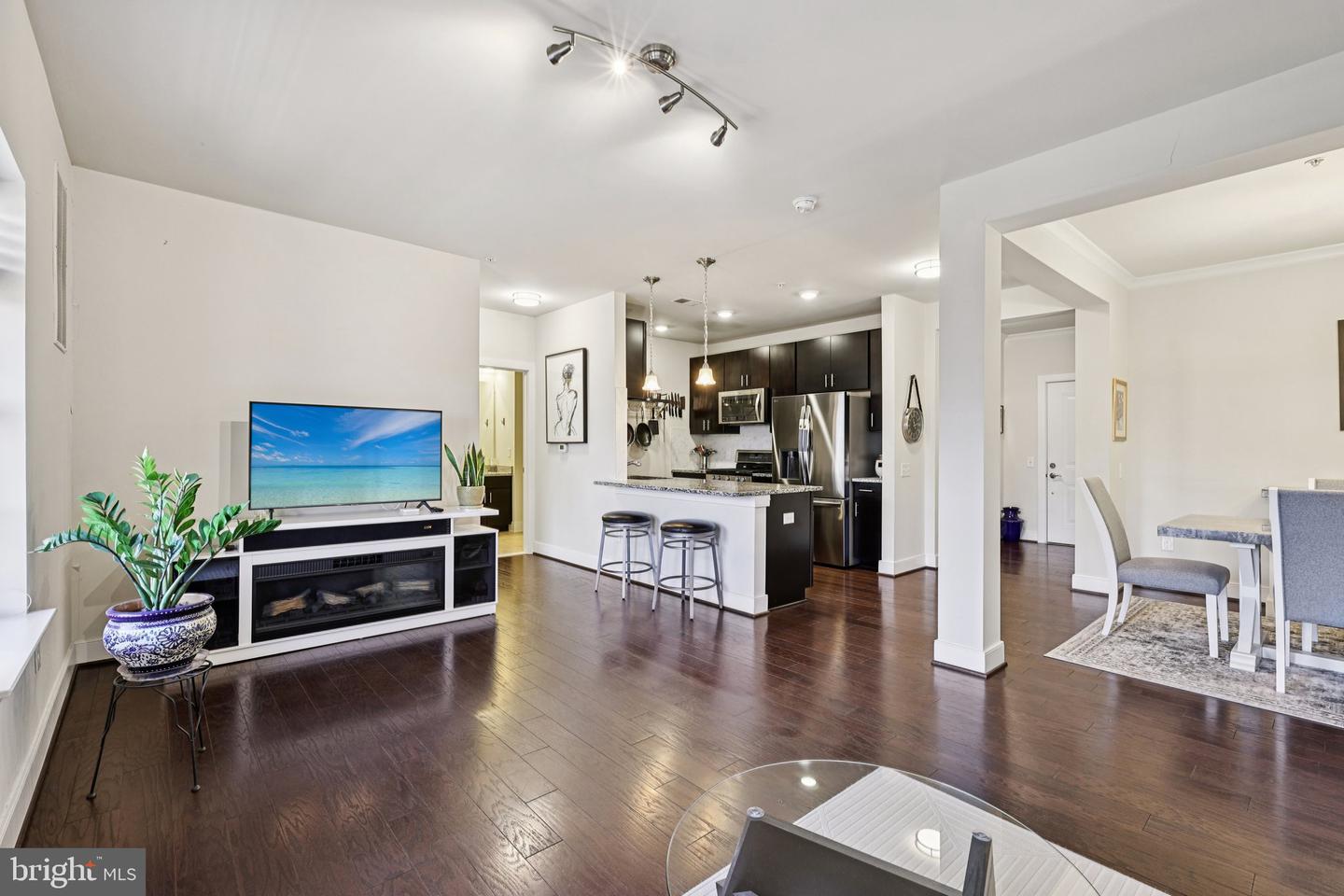 2907 BLEEKER ST #3-206, FAIRFAX, Virginia 22031, 2 Bedrooms Bedrooms, ,2 BathroomsBathrooms,Residential,For sale,2907 BLEEKER ST #3-206,VAFX2293634 MLS # VAFX2293634