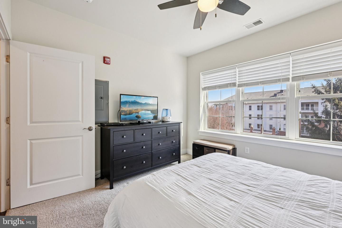 2907 BLEEKER ST #3-206, FAIRFAX, Virginia 22031, 2 Bedrooms Bedrooms, ,2 BathroomsBathrooms,Residential,For sale,2907 BLEEKER ST #3-206,VAFX2293634 MLS # VAFX2293634