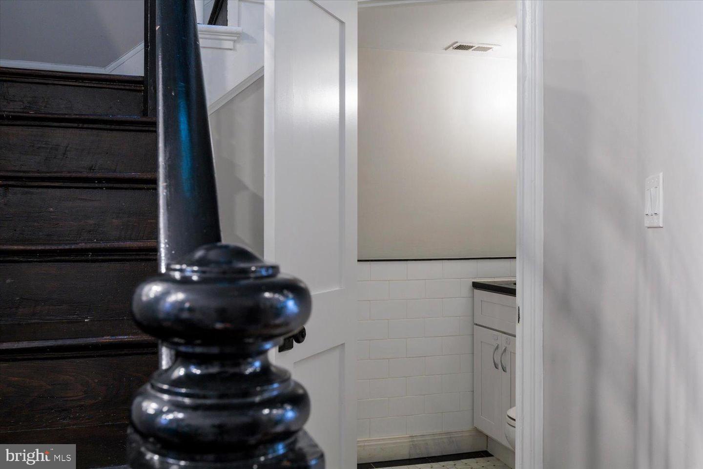 212 5TH ST NE, WASHINGTON, District Of Columbia 20002, 5 Bedrooms Bedrooms, 9 Rooms Rooms,3 BathroomsBathrooms,Residential,For sale,212 5TH ST NE,DCDC2248614 MLS # DCDC2248614