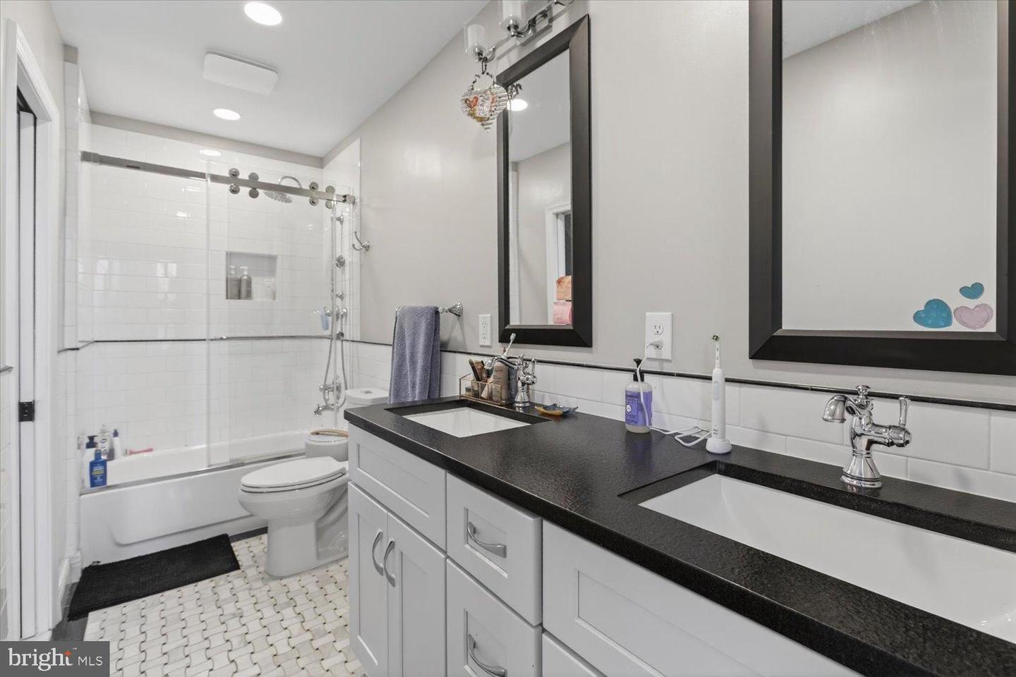 212 5TH ST NE, WASHINGTON, District Of Columbia 20002, 5 Bedrooms Bedrooms, 9 Rooms Rooms,3 BathroomsBathrooms,Residential,For sale,212 5TH ST NE,DCDC2248614 MLS # DCDC2248614