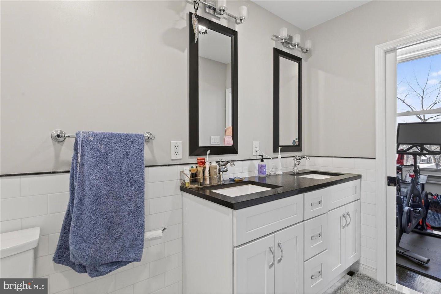 212 5TH ST NE, WASHINGTON, District Of Columbia 20002, 5 Bedrooms Bedrooms, 9 Rooms Rooms,3 BathroomsBathrooms,Residential,For sale,212 5TH ST NE,DCDC2248614 MLS # DCDC2248614