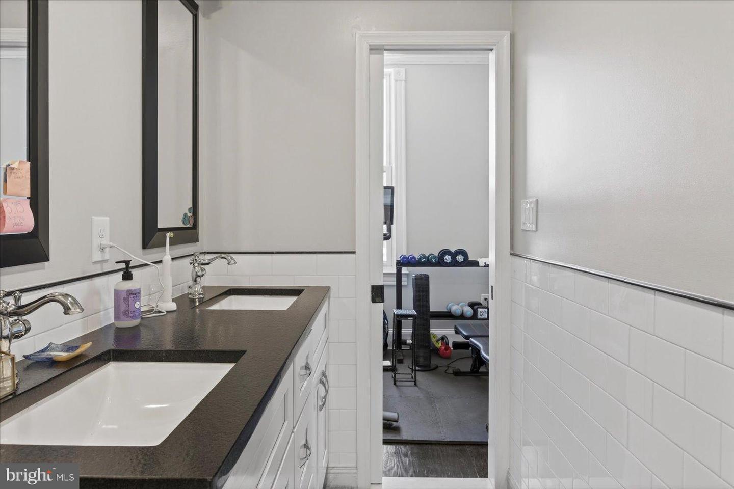 212 5TH ST NE, WASHINGTON, District Of Columbia 20002, 5 Bedrooms Bedrooms, 9 Rooms Rooms,3 BathroomsBathrooms,Residential,For sale,212 5TH ST NE,DCDC2248614 MLS # DCDC2248614