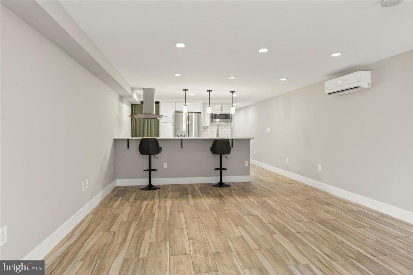 212 5TH ST NE, WASHINGTON, District Of Columbia 20002, 5 Bedrooms Bedrooms, 9 Rooms Rooms,3 BathroomsBathrooms,Residential,For sale,212 5TH ST NE,DCDC2248614 MLS # DCDC2248614