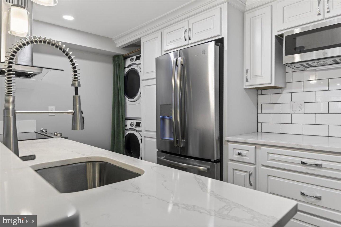 212 5TH ST NE, WASHINGTON, District Of Columbia 20002, 5 Bedrooms Bedrooms, 9 Rooms Rooms,3 BathroomsBathrooms,Residential,For sale,212 5TH ST NE,DCDC2248614 MLS # DCDC2248614