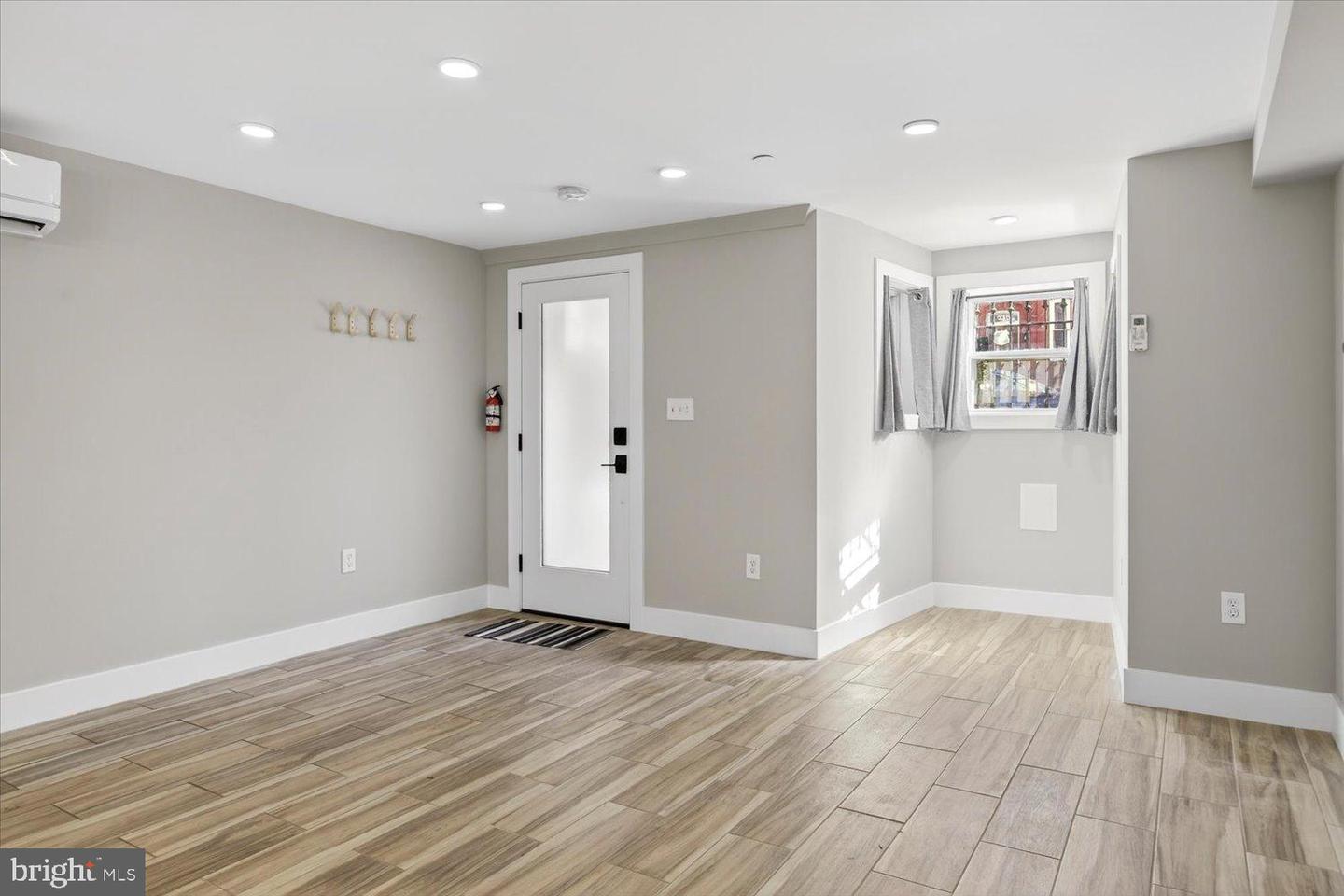 212 5TH ST NE, WASHINGTON, District Of Columbia 20002, 5 Bedrooms Bedrooms, 9 Rooms Rooms,3 BathroomsBathrooms,Residential,For sale,212 5TH ST NE,DCDC2248614 MLS # DCDC2248614