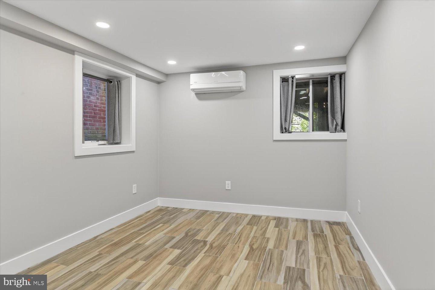 212 5TH ST NE, WASHINGTON, District Of Columbia 20002, 5 Bedrooms Bedrooms, 9 Rooms Rooms,3 BathroomsBathrooms,Residential,For sale,212 5TH ST NE,DCDC2248614 MLS # DCDC2248614