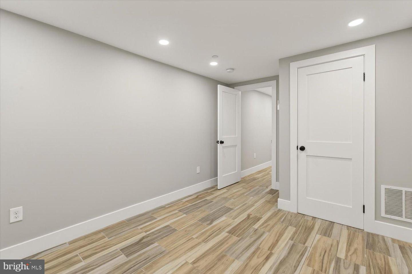 212 5TH ST NE, WASHINGTON, District Of Columbia 20002, 5 Bedrooms Bedrooms, 9 Rooms Rooms,3 BathroomsBathrooms,Residential,For sale,212 5TH ST NE,DCDC2248614 MLS # DCDC2248614