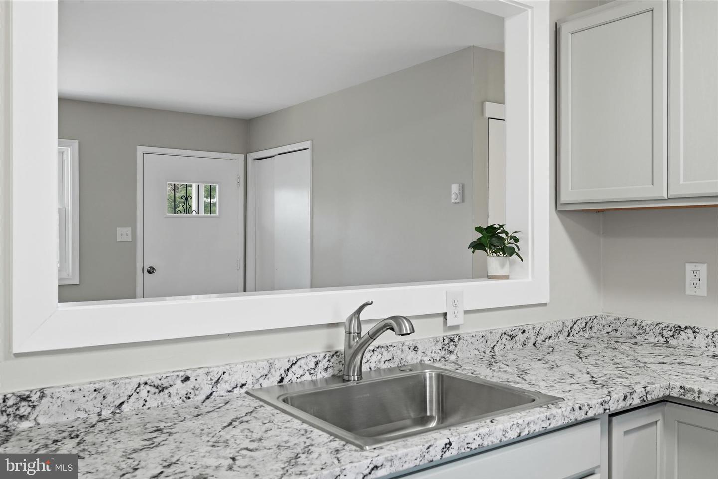 2967 S PLEASANT VALLEY RD, WINCHESTER, Virginia 22601, 3 Bedrooms Bedrooms, ,2 BathroomsBathrooms,Residential,For sale,2967 S PLEASANT VALLEY RD,VAWI2010092 MLS # VAWI2010092