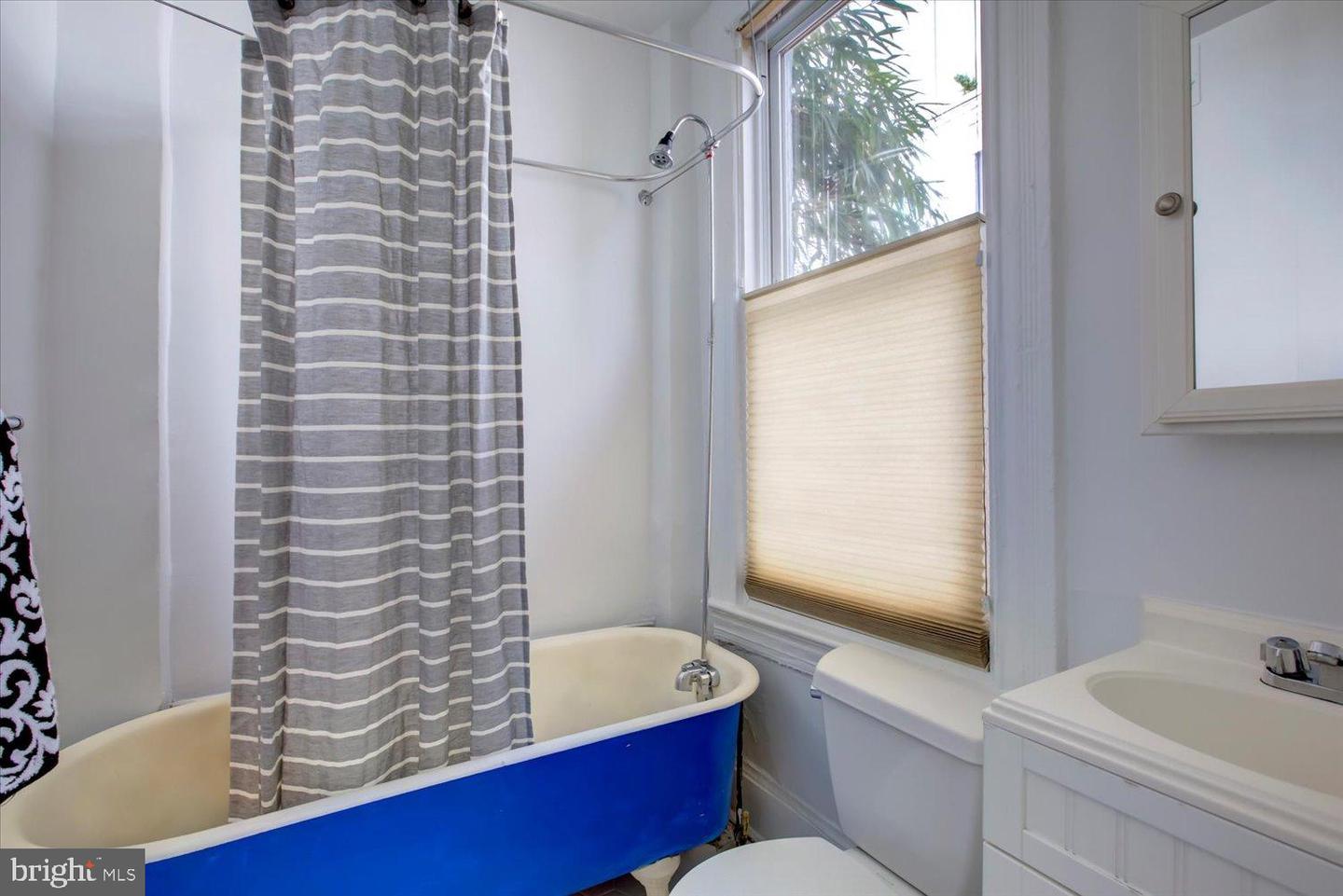 911 INDEPENDENCE AVE SE, WASHINGTON, District Of Columbia 20003, 3 Bedrooms Bedrooms, 5 Rooms Rooms,2 BathroomsBathrooms,Residential,For sale,911 INDEPENDENCE AVE SE,DCDC2248816 MLS # DCDC2248816