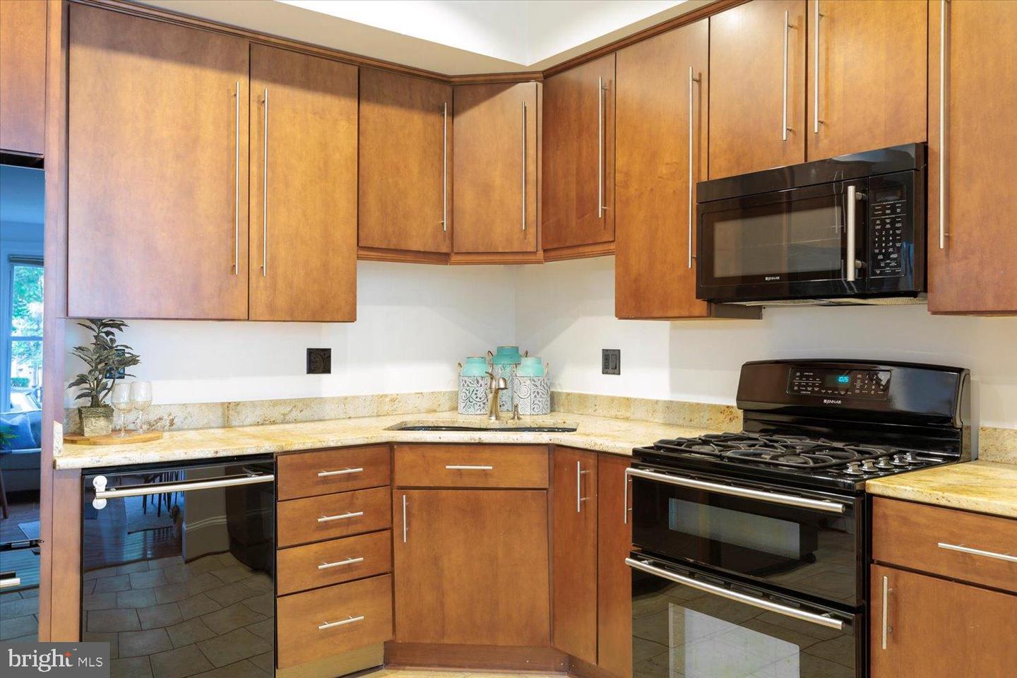 911 INDEPENDENCE AVE SE, WASHINGTON, District Of Columbia 20003, 3 Bedrooms Bedrooms, 5 Rooms Rooms,2 BathroomsBathrooms,Residential,For sale,911 INDEPENDENCE AVE SE,DCDC2248816 MLS # DCDC2248816