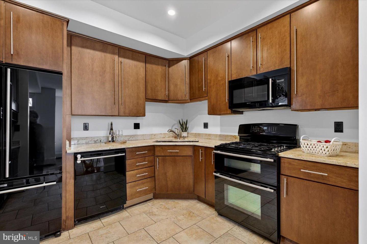 911 INDEPENDENCE AVE SE, WASHINGTON, District Of Columbia 20003, 3 Bedrooms Bedrooms, 5 Rooms Rooms,2 BathroomsBathrooms,Residential,For sale,911 INDEPENDENCE AVE SE,DCDC2248816 MLS # DCDC2248816