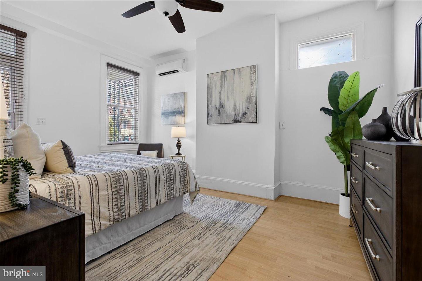 911 INDEPENDENCE AVE SE, WASHINGTON, District Of Columbia 20003, 3 Bedrooms Bedrooms, 5 Rooms Rooms,2 BathroomsBathrooms,Residential,For sale,911 INDEPENDENCE AVE SE,DCDC2248816 MLS # DCDC2248816