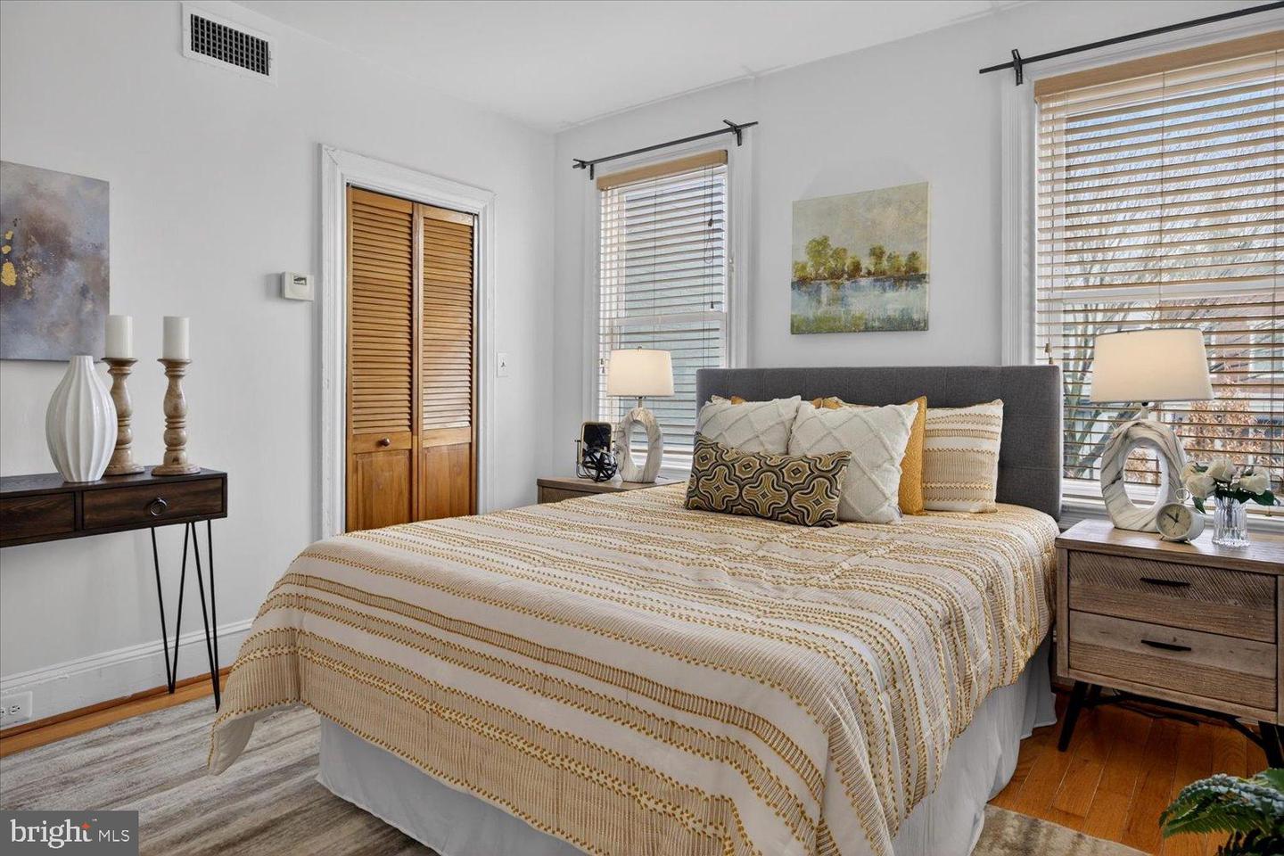 911 INDEPENDENCE AVE SE, WASHINGTON, District Of Columbia 20003, 3 Bedrooms Bedrooms, 5 Rooms Rooms,2 BathroomsBathrooms,Residential,For sale,911 INDEPENDENCE AVE SE,DCDC2248816 MLS # DCDC2248816