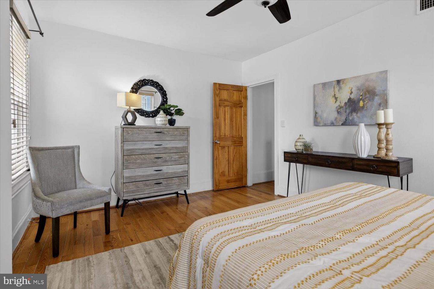 911 INDEPENDENCE AVE SE, WASHINGTON, District Of Columbia 20003, 3 Bedrooms Bedrooms, 5 Rooms Rooms,2 BathroomsBathrooms,Residential,For sale,911 INDEPENDENCE AVE SE,DCDC2248816 MLS # DCDC2248816