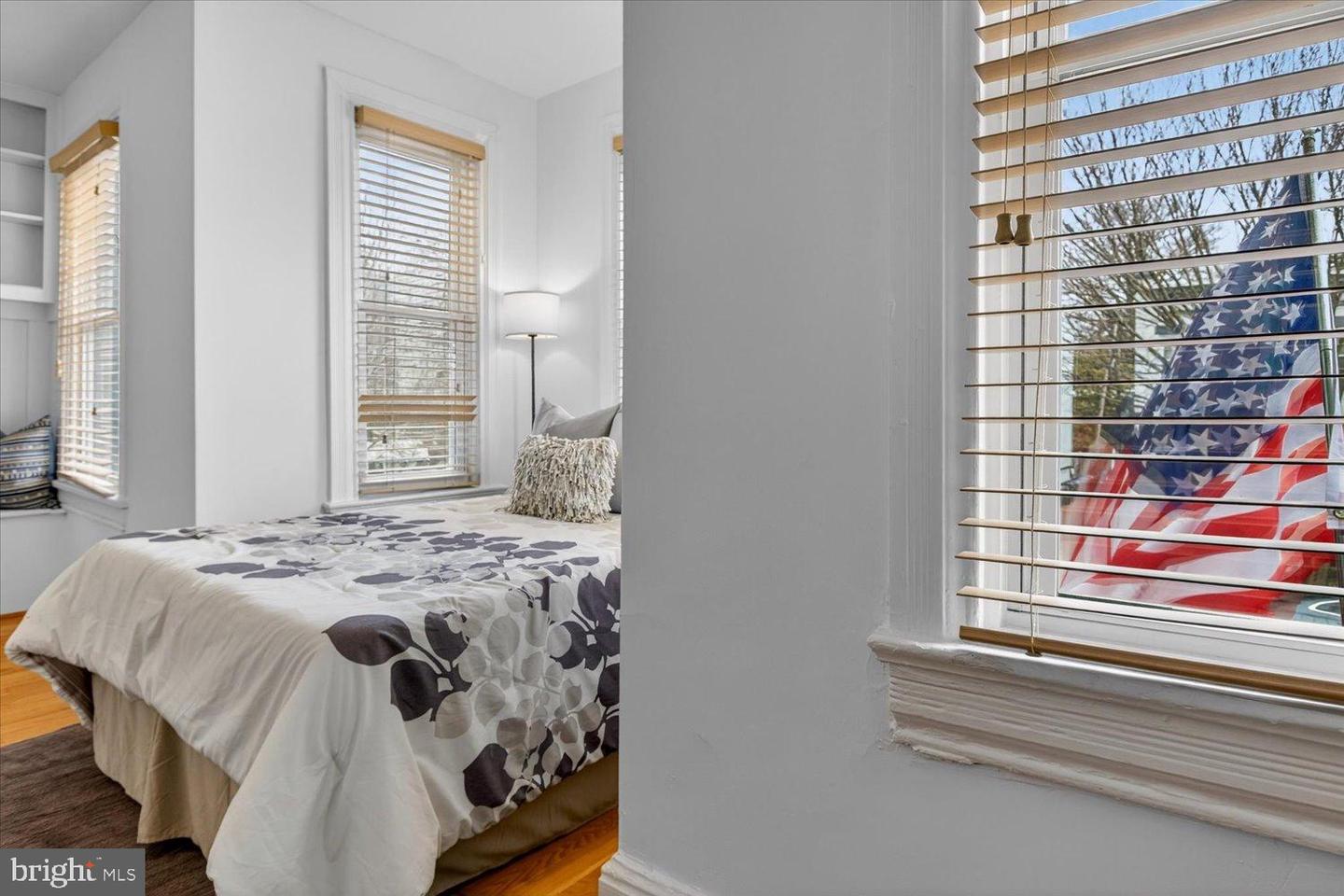 911 INDEPENDENCE AVE SE, WASHINGTON, District Of Columbia 20003, 3 Bedrooms Bedrooms, 5 Rooms Rooms,2 BathroomsBathrooms,Residential,For sale,911 INDEPENDENCE AVE SE,DCDC2248816 MLS # DCDC2248816