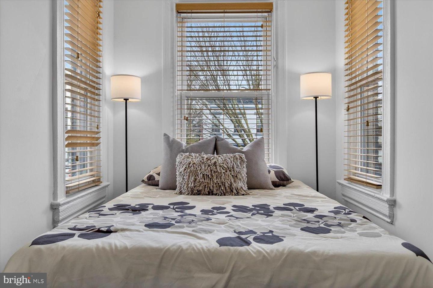 911 INDEPENDENCE AVE SE, WASHINGTON, District Of Columbia 20003, 3 Bedrooms Bedrooms, 5 Rooms Rooms,2 BathroomsBathrooms,Residential,For sale,911 INDEPENDENCE AVE SE,DCDC2248816 MLS # DCDC2248816