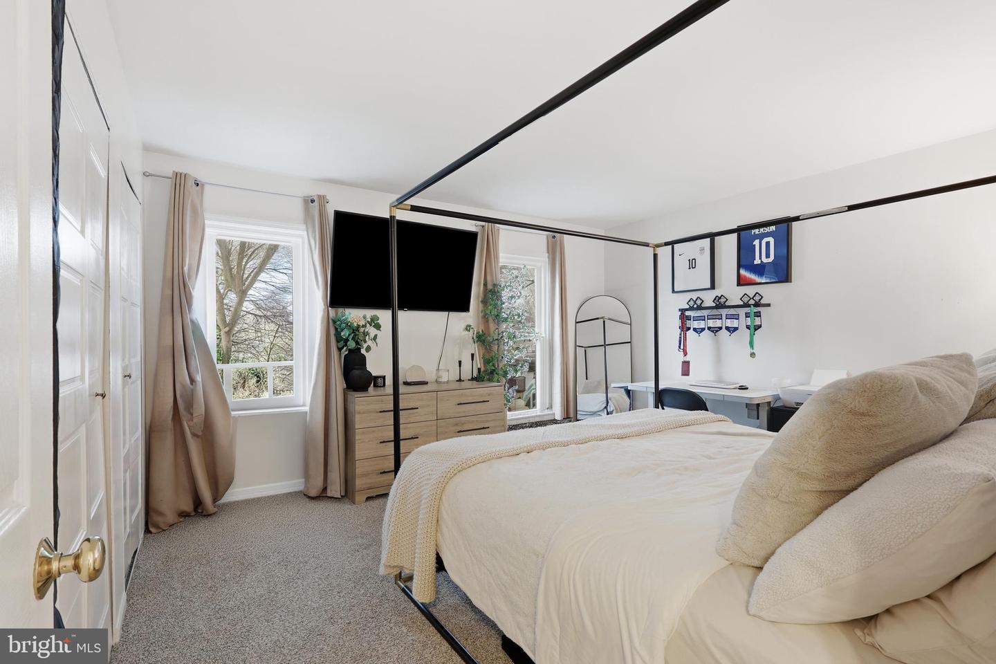 112 N KENNEDY RD, STERLING, Virginia 20164, 4 Bedrooms Bedrooms, 11 Rooms Rooms,2 BathroomsBathrooms,Residential,For sale,112 N KENNEDY RD,VALO2117358 MLS # VALO2117358