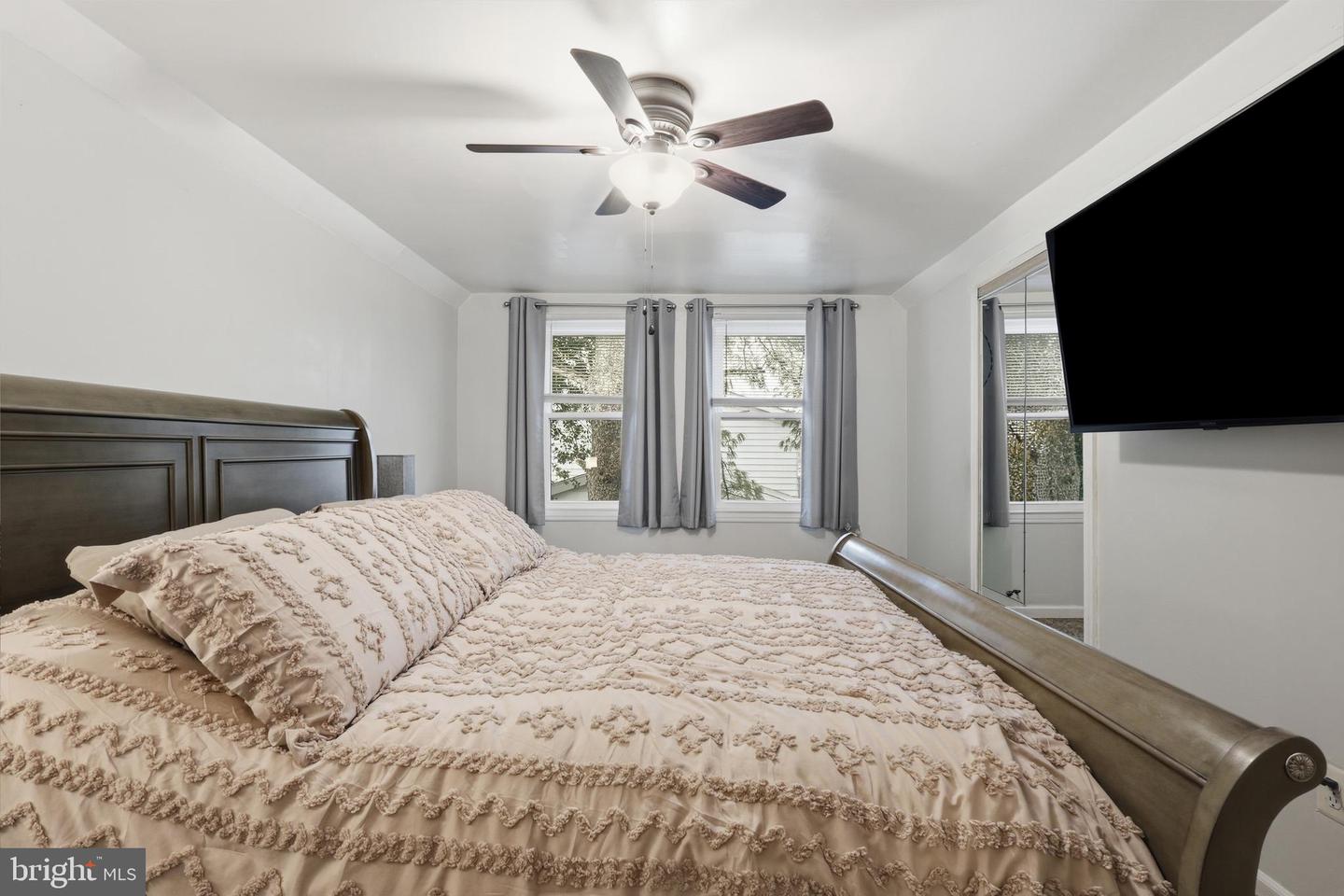 112 N KENNEDY RD, STERLING, Virginia 20164, 4 Bedrooms Bedrooms, 11 Rooms Rooms,2 BathroomsBathrooms,Residential,For sale,112 N KENNEDY RD,VALO2117358 MLS # VALO2117358