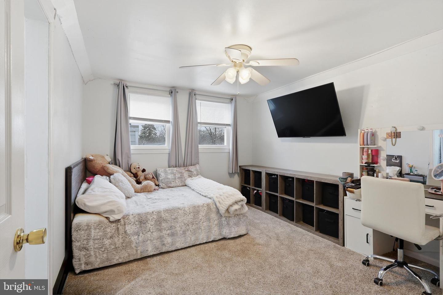 112 N KENNEDY RD, STERLING, Virginia 20164, 4 Bedrooms Bedrooms, 11 Rooms Rooms,2 BathroomsBathrooms,Residential,For sale,112 N KENNEDY RD,VALO2117358 MLS # VALO2117358