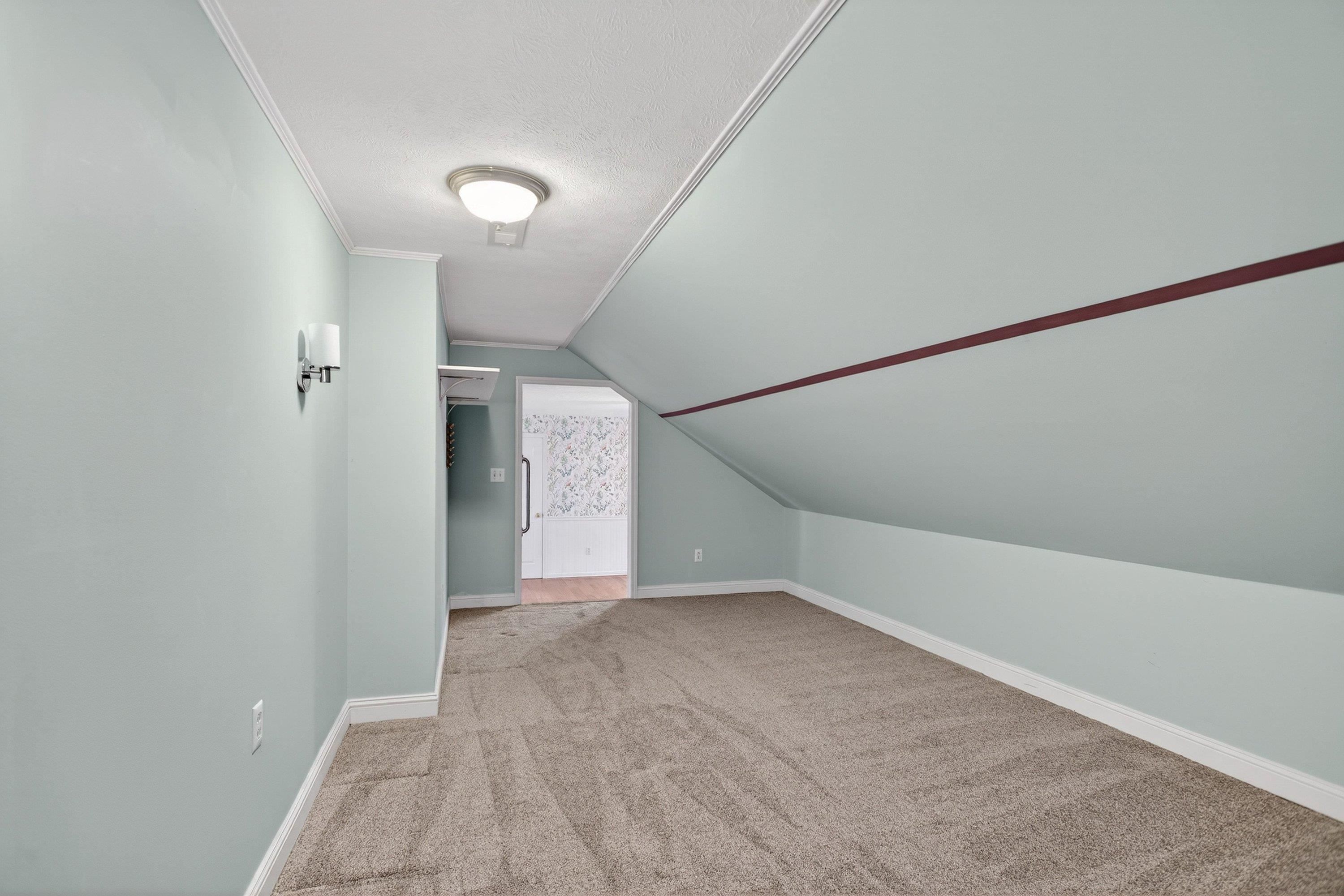 This large bonus room offers lots of options for use including, storage space, home office area, playroom space, etc.